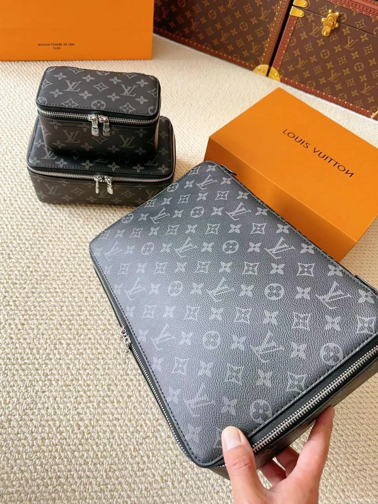 LV IN 3 MAKE POUCH 1 SET CUSTOM UP 0708
